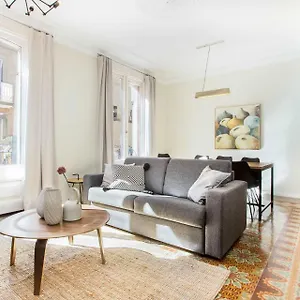 https://4bedroom-apartment-with-a-balcony-in-las-ramblas-1-1.catalonia-hotels.com